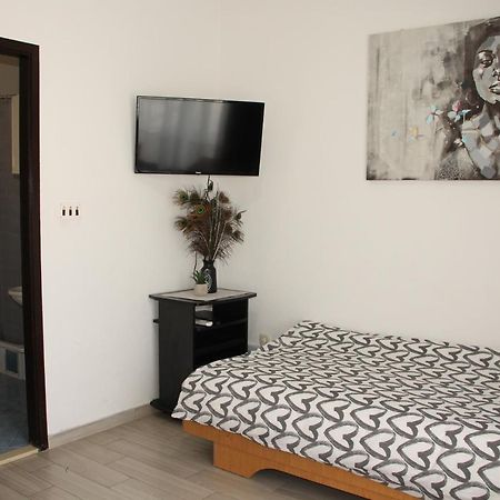 Motel "Tri Lovca" Knin Exteriör bild