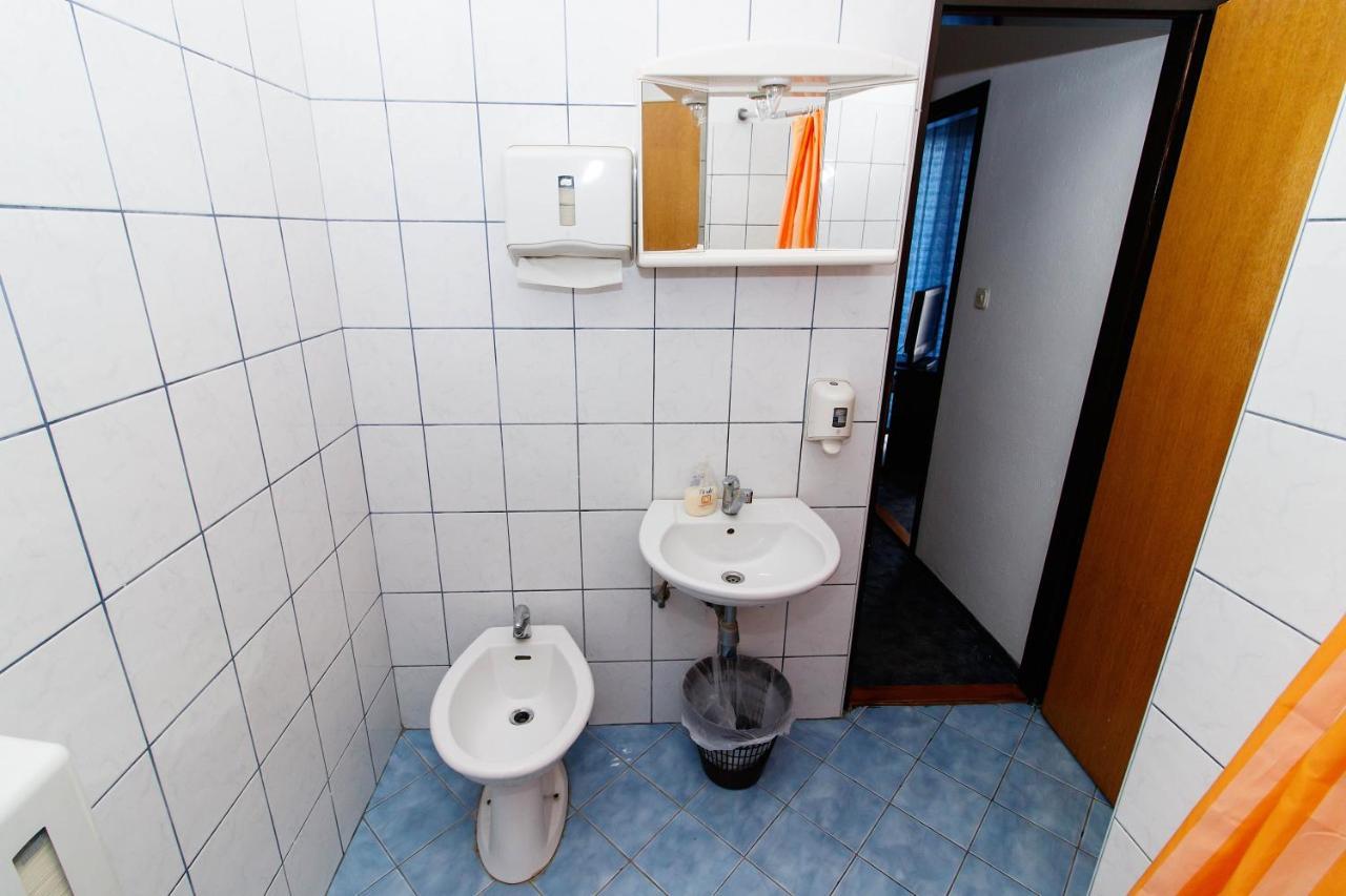 Motel "Tri Lovca" Knin Rum bild