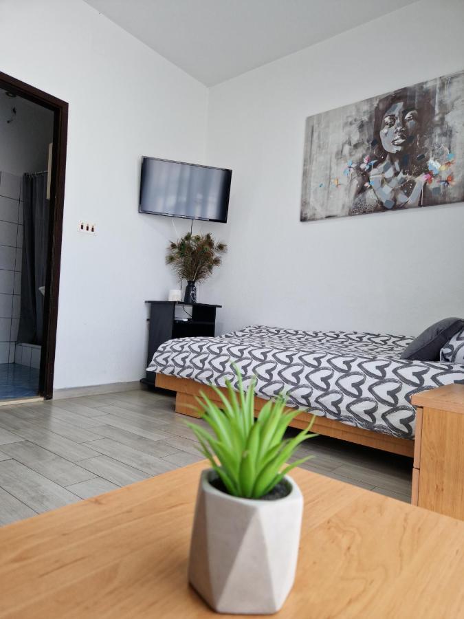 Motel "Tri Lovca" Knin Exteriör bild