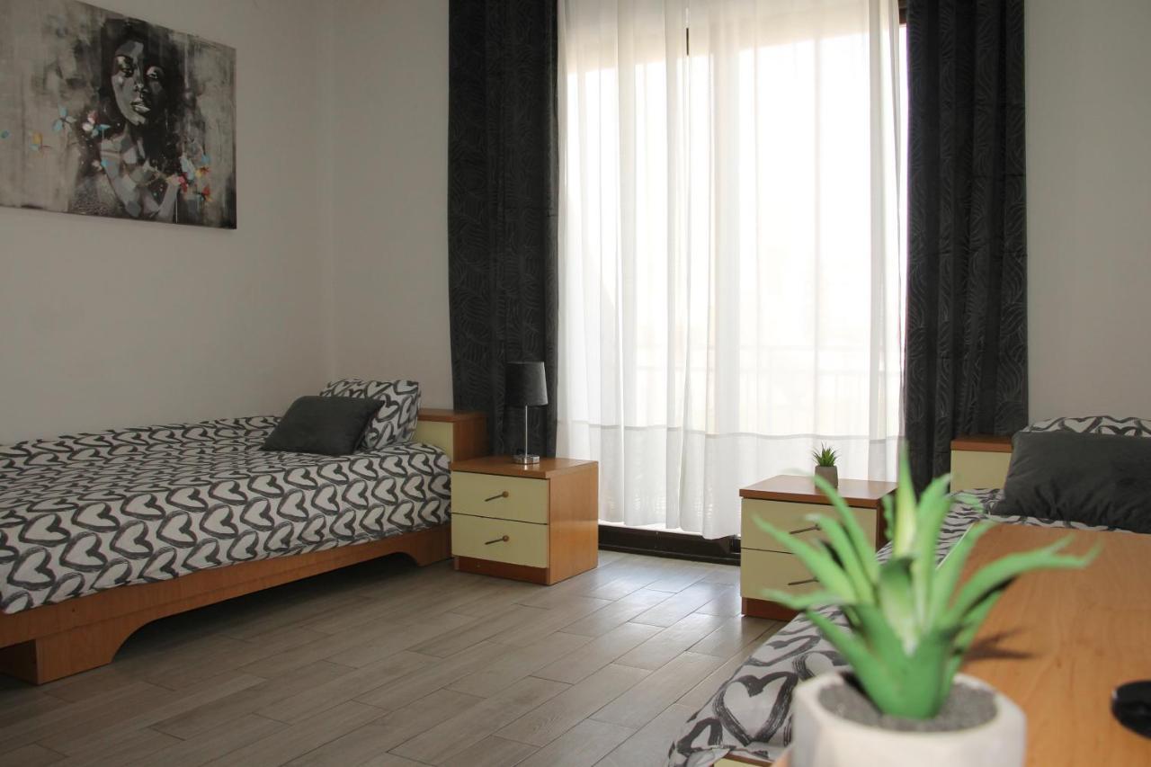 Motel "Tri Lovca" Knin Exteriör bild