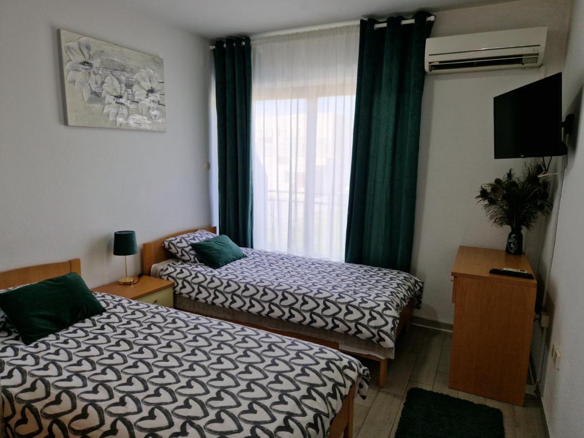Motel "Tri Lovca" Knin Exteriör bild
