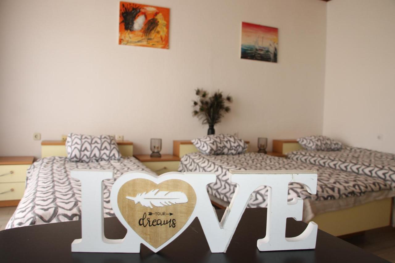 Motel "Tri Lovca" Knin Exteriör bild