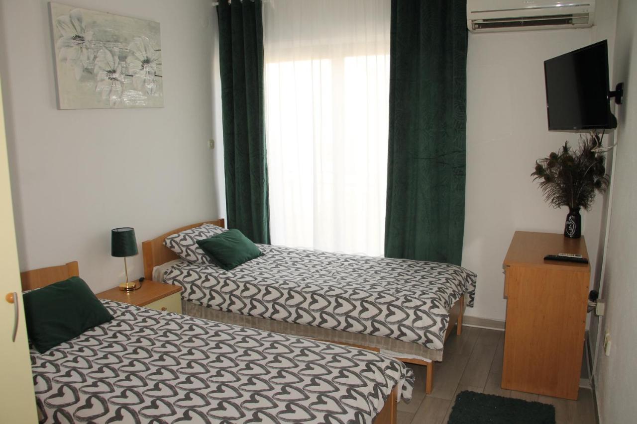Motel "Tri Lovca" Knin Exteriör bild