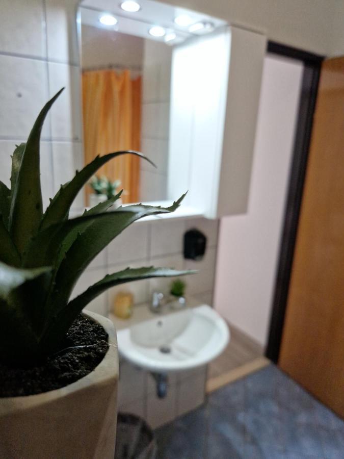 Motel "Tri Lovca" Knin Exteriör bild