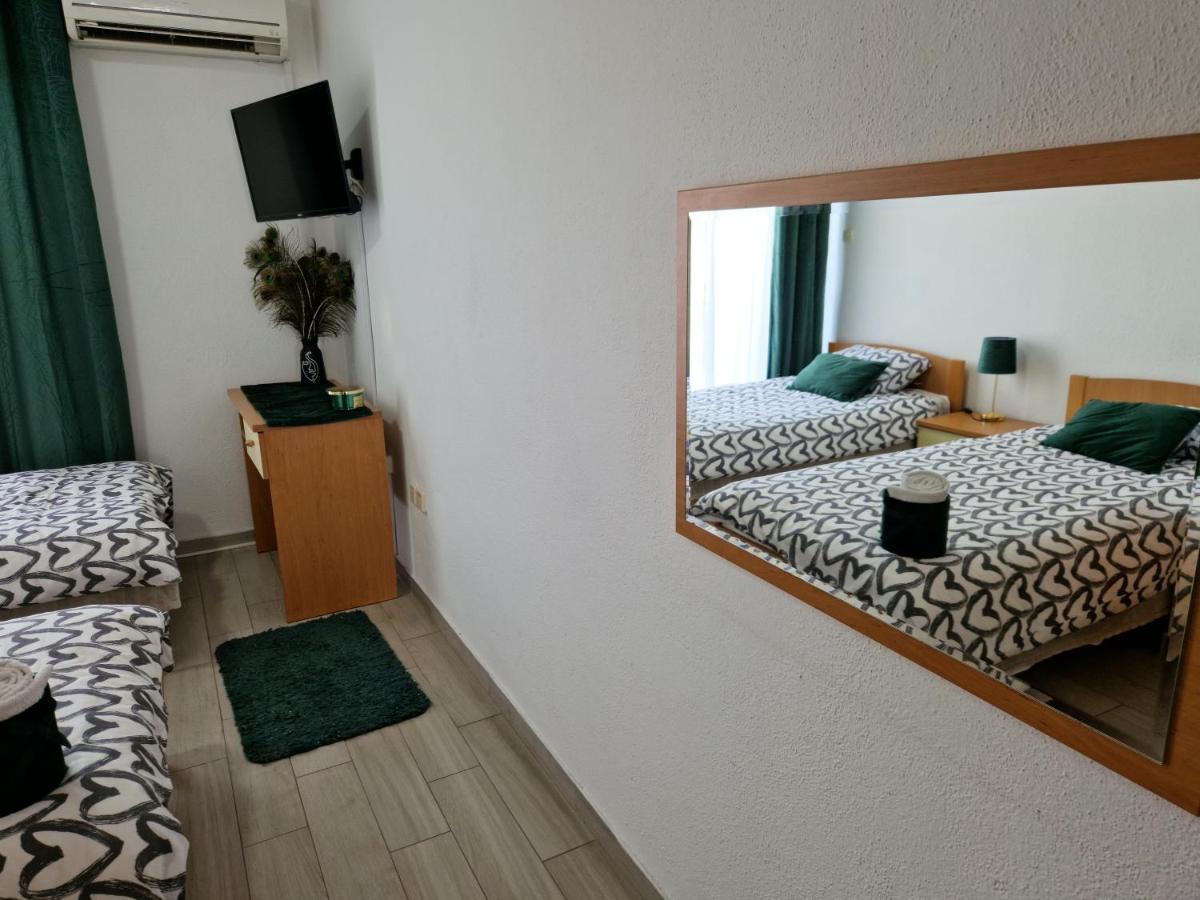 Motel "Tri Lovca" Knin Exteriör bild