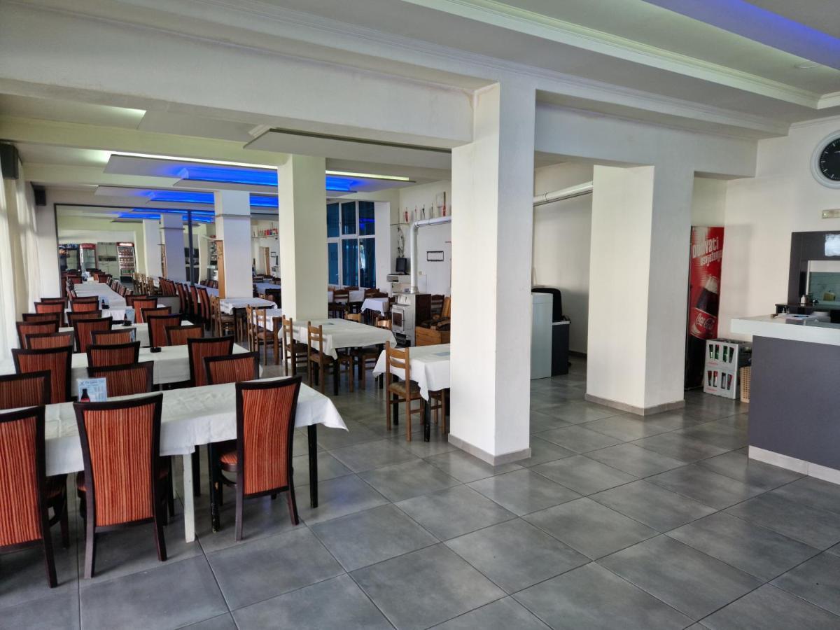 Motel "Tri Lovca" Knin Exteriör bild