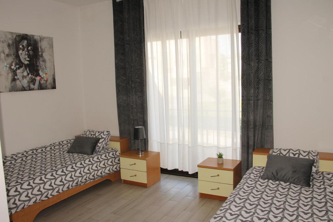 Motel "Tri Lovca" Knin Exteriör bild