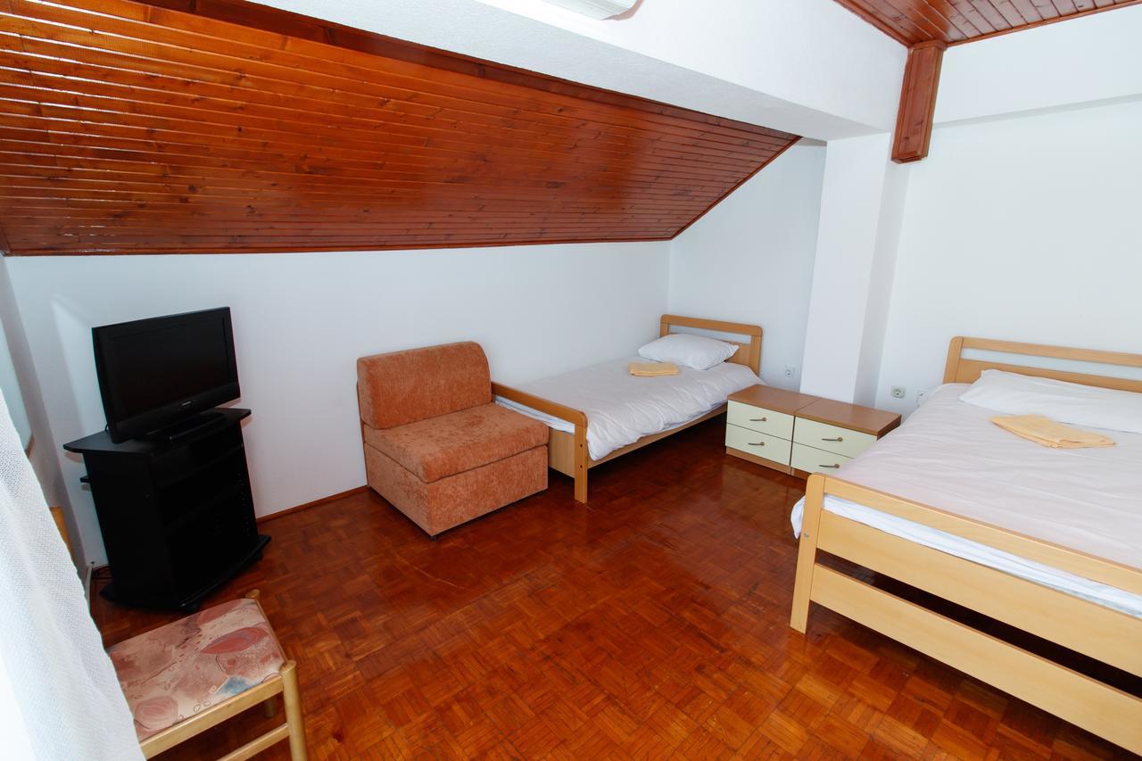Motel "Tri Lovca" Knin Exteriör bild